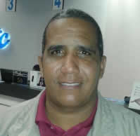 Foto del médico cubano detenido publicada en el diario Namibian Sun.