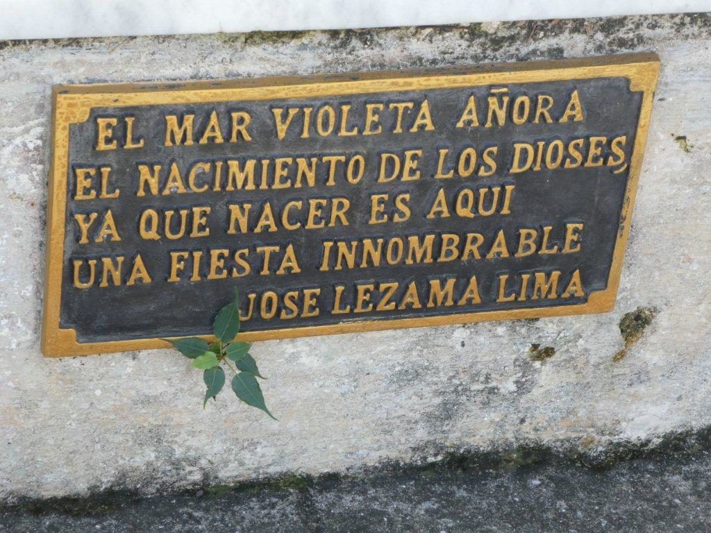 Tarja en la tumba de Lezama. Foto: Josefina de Diego.