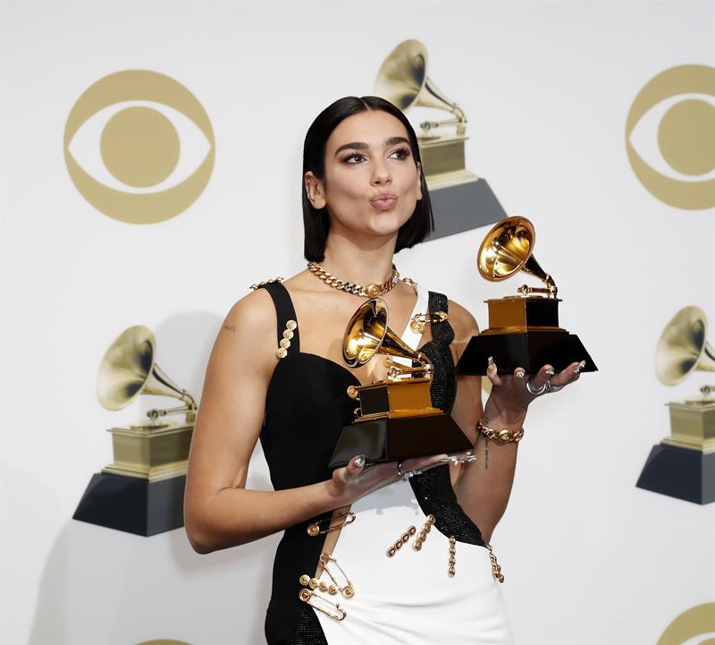 British singer Dua Lipa poses in the press room with the Grammy for Best New Artist and Best Dance Recording during the 61st annual Grammy Awards ceremony at the Staples Center in Los Angeles, California, USA, 10 February 2019. (Estados Unidos) EFE/EPA/JOHN G MABANGLO