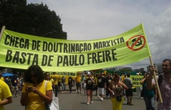Marcha de “Escola Sem Partido” durante la campaña presidencial de Bolsonaro.