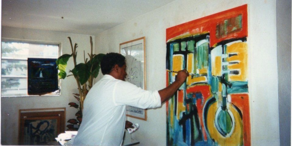 Guillén Landrián pintando.