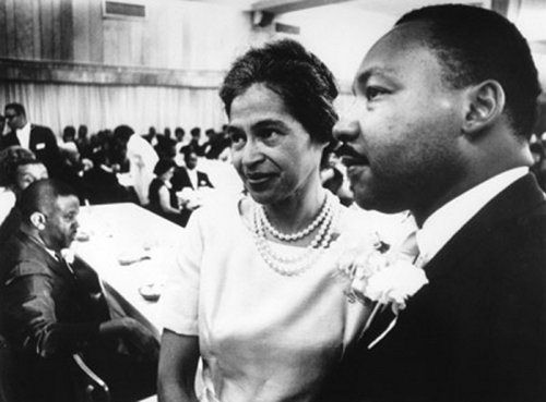 Rosa Parks junto a Martin Luther King.