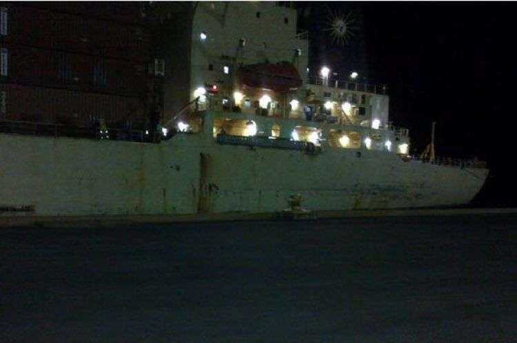 El barco carguero de la empresa Dole de Costa Rica rescató ayer a 13 balseros cubanos cuando se conducían en una pequeña embarcación por la isla de Utila, Honduras.
