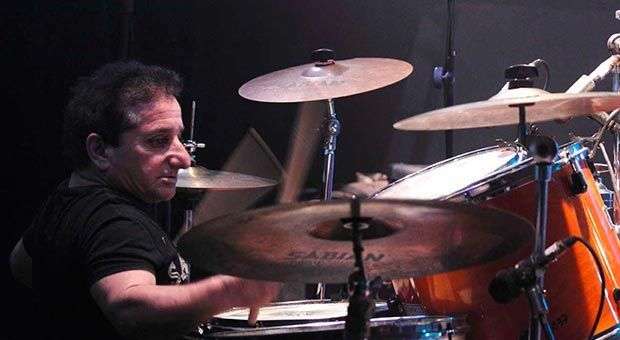 Ricardito, baterista de Los Tacson, la banda que abrió  los conciertos en el Patio de María, en 1987.