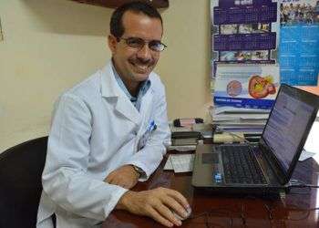 Oscar Villa Jiménez, creador de la primera aplicación cubana sobre salud sobre salud para el sistema Android / Foto: Cortesía del autor.