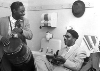 Chano Pozo and Dizzy Gillespie in 1948. / Photo: Allan Grant