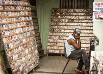 Over 2,000 DVD sellers burn and sell movies and TV shows, many of which are pirated. Photo: Andy Ruiz