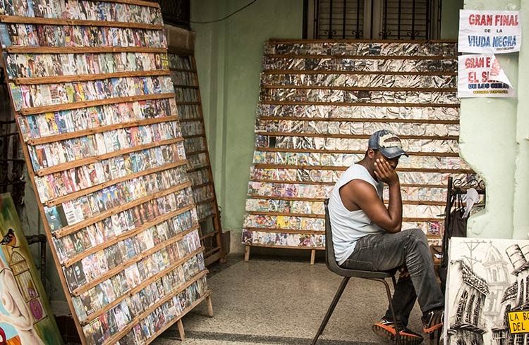 Over 2,000 DVD sellers burn and sell movies and TV shows, many of which are pirated. Photo: Andy Ruiz