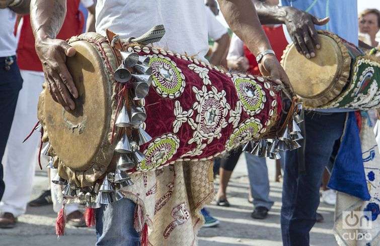 Procession of the Cabildo in Regla. Photo: Yaniel Tolentino.