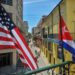 The flags of Cuba and the United States on the façade of La Moneda Cubana Restaurant in Havana. Photo: Foto: Yamil Lage / AFP / Getty Images.