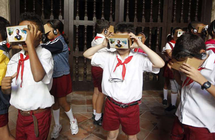 Cuban children viewing the documentary Nuestro Martí using the Google Cardboard technology. Photo: EFE.