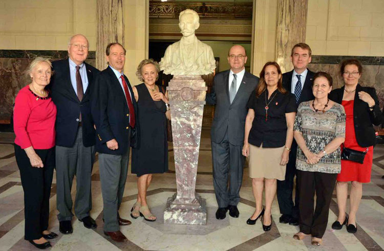 A delegation of U.S congresspersons and Cuban Parliament authorities in Havana’s Capitol Building. Photo: Tony Hernández / parlamentocubano.cu.