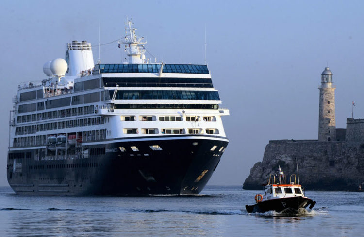 Royal Caribbean Cruises’ “Azamara Quest.” Photo: Joaquín Hernández Mena/Trabajadores.