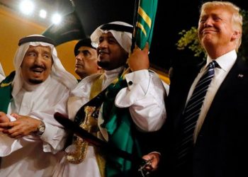 Trump in the traditional sword dance with the King of Saudi Arabia. Photo: Jonathan Ernst / Reuters (Detail).