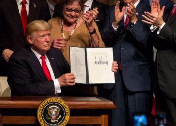 Donald Trump shows the presidential memorandum on the Cuba policy at the end of his speech at the Manuel Artime Theater of Little Havana, in Miami. Photo: Cristobal Herrera / EFE.