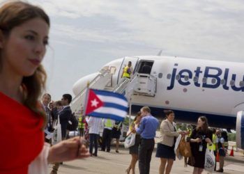 A year ago, JetBlue re-inaugurated regular flights between Cuba and the United States. Photo: Ramón Espinosa / AP.