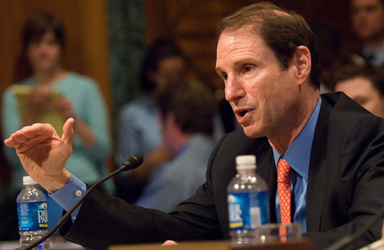 Senator Ron Wyden (D) is heading a bill to promote trade with Cuba. Photo: Newsroom / US Senator Ron Wyden.