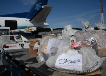 Arrival at José Martí Airport of the inaugural flight of the Pilot Plan for the reestablishment of direct postal service between the United States and Cuba, Havana, March 16, 2016. Photo: Abel Padrón /ACN.