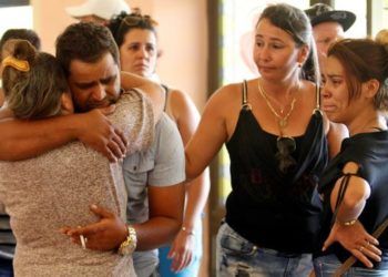Relatives of the victims in the Hotel Tulipán. The remains of 58 victims have been identified until Wednesday 23. Photo: EFE.