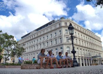 Tourists in Havana. Photo: Otmaro Rodríguez.