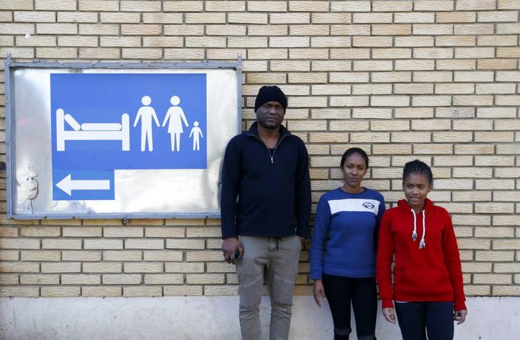 Cubans Michael Amor, his wife Ingrid and their daughter Samira pose for a picture in front of a refugee center in Sot, Serbia. Photo: Darko Vojinovic / AP.