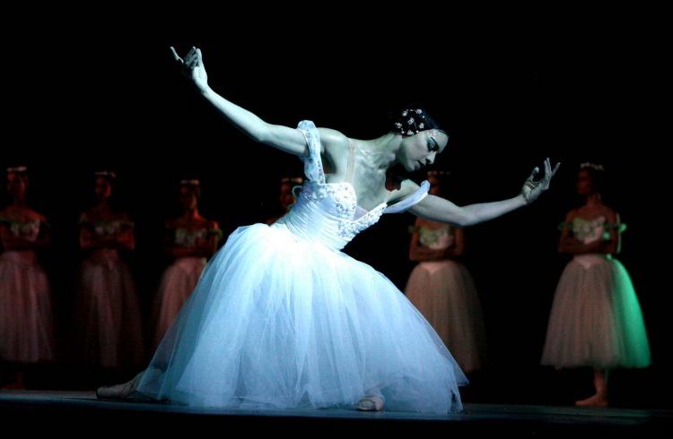 Scenes from Giselle by the National Ballet of Cuba. Photo: taken from Havana-Live.