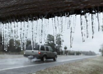 The ice on Florida’s highways is a rather unusual phenomenon. Photo: AP.