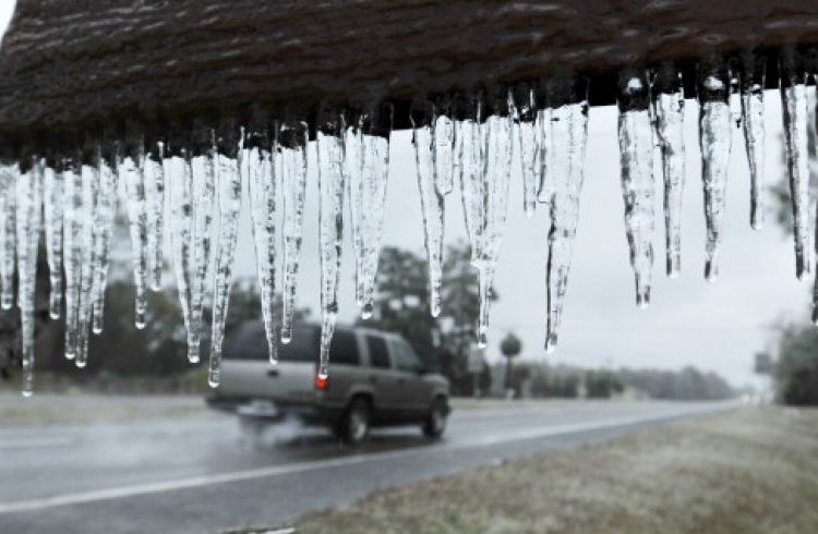 The ice on Florida’s highways is a rather unusual phenomenon. Photo: AP.