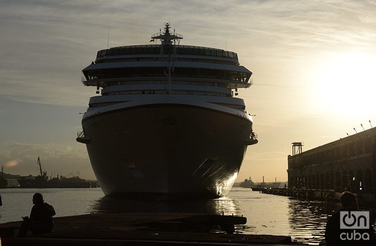 Marina, one of the company’s ships, in the port of Havana. Photo: Alain L. Gutiérrez