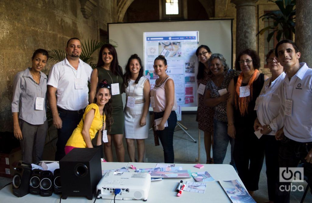 Maricel Ponvert (fourth from right to left) with other Cuban entrepreneurs attending the November of Entrepreneurs event in the Félix Varela Center. Photo: Otmaro Rodríguez.