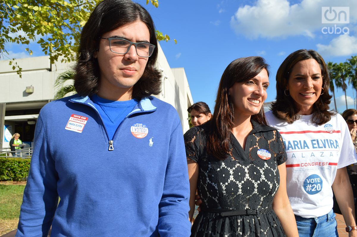 Rey Anthony, 22, during a campaign event in favor of the Republican candidates in the midterm elections. Next to him, newly elected Lieutenant Governor Jeannette Nuñez and the candidate for Congress for the 27th district María Elvira Salazar. Photo: Marita Pérez Díaz.