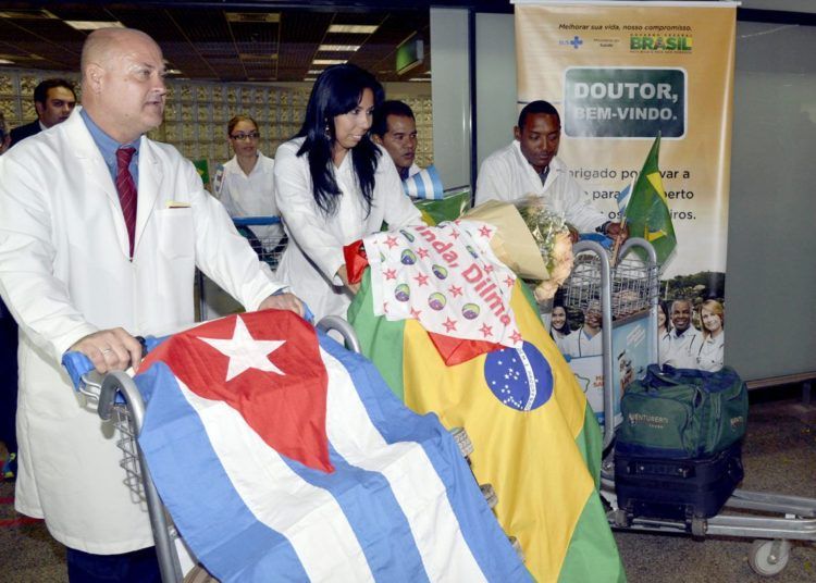 Cuban doctors from Brazil’s “More Doctors” collaboration project. Photo: UOL / Archive.