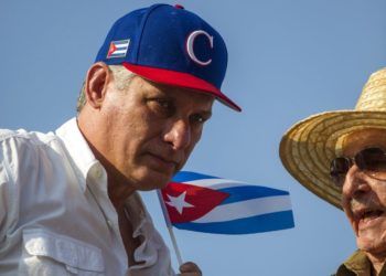 Cuban President Miguel Díaz-Canel and former President Raúl Castro, on May 1, 2018. Photo: Desmond Boylan / AP.