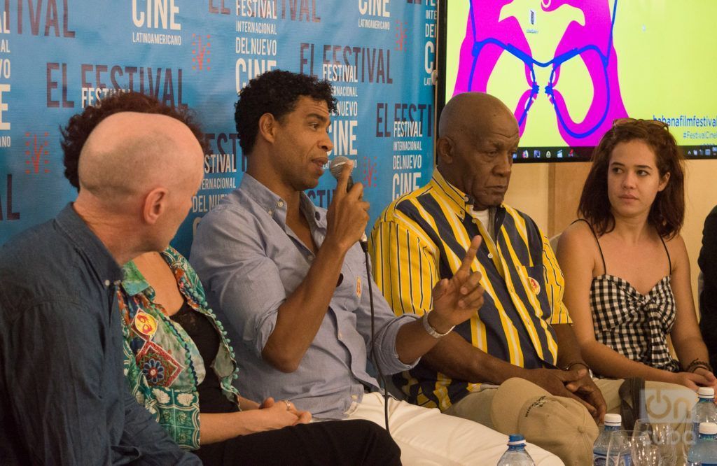 Cuban dancer and choreographer Carlos Acosta speaks at the press conference about the film Yuli at the 40th International Festival of New Latin American Cinema in Havana, along with other members of the film team. Photo: Otmaro Rodríguez.