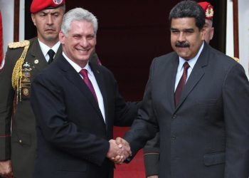 Miguel Díaz-Canel meets with his Venezuelan counterpart Nicolás Maduro during his official visit to Venezuela, June 2018. Photo: Miguel Gutiérrez / EFE.