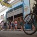 Tourists in the surroundings of La Bodeguita del Medio, in Havana. Photo: Otmaro Rodríguez.