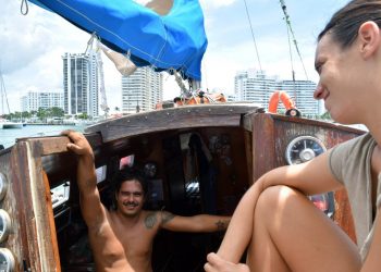 Cuban David Berenguer and his girlfriend, Spaniard Lara Gandía, aboard their sailboat Lourdes-Emyca. Photo: Jorge Ignacio Pérez / EFE.