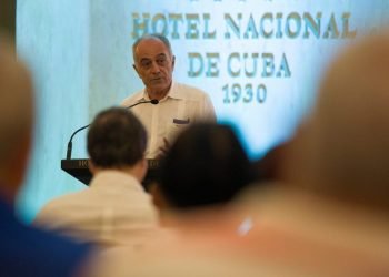 The ambassador of the European Union to Cuba, Alberto Navarro, speaking during a meeting of the island’s Ministry of Foreign Investment with businesspeople and diplomats, at the Hotel Nacional de Cuba, in Havana. Photo: Yander Zamora / EFE.