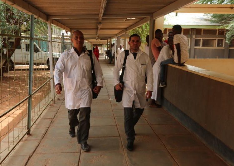 Cuban doctors Assel Herrera (left) and Landy Rodríguez (right), kidnapped on April 12 in Kenya, allegedly by militants of the Al-Shabaab extremist group. Photo: Archive