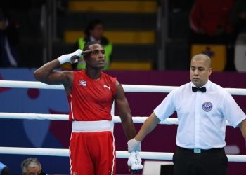 Cuban boxer Julio César La Cruz (left) celebrates his victory in the 81 kg finals at the Lima 2019 Pan American Games. Photo: Martín Alipaz / EFE.