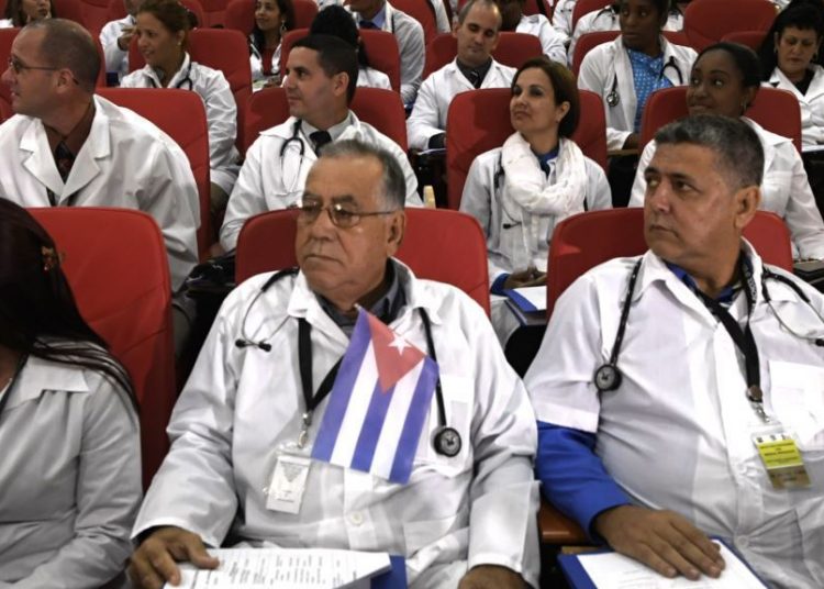 Cuban medical collaborators outside the island. Photo: Archive.