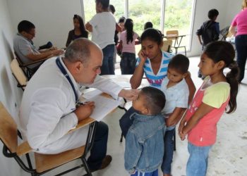 Cuban doctors in Honduras. Photo: educaciondiaria.org / Archive.