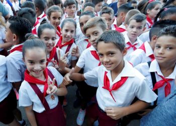 Students of an elementary school during the ceremony for the start of the school year, on September 2, 2019 in Havana. Photo: Ernesto Mastrascusa / EFE.