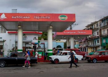 Cars at a gas station in Havana, Cuba, on Thursday, October 24, 2019. Photo: Ismael Francisco / AP.