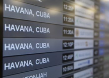 List announcing flights to Cuba at Miami International Airport. Photo: EFE / Archive.