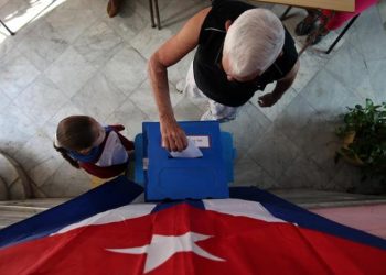 Municipal elections in a polling station in Havana. Photo: Alejandro Ernesto/EFE/Archive