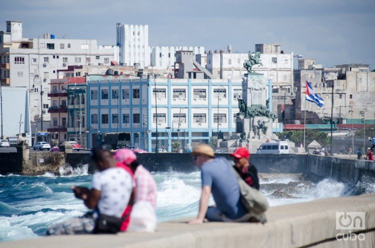 Havana’s Malecón seawall. Photo: Kaloian.