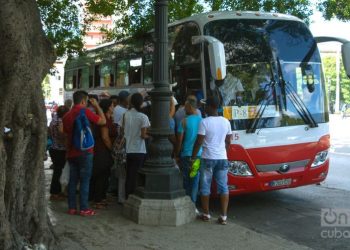 Route bus in Havana. Photo: Otmaro Rodríguez.