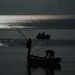 Fishermen in the bay of Matanzas. Photo: Otmaro Rodríguez.