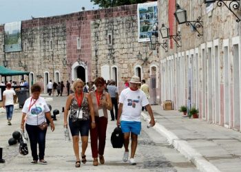 FitCuba is the largest exhibition and promotional fair for the leisure industry on the island, attended by businesspeople, representatives of travel agencies, tour operators, airlines, suppliers and other tourism-related companies. Photo: EFE / Ernesto Mastrascusa / Archive